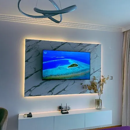 Exclusive Private In The Emerald Complex Apartment *